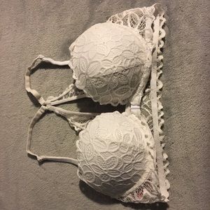 Front clasp lace bra